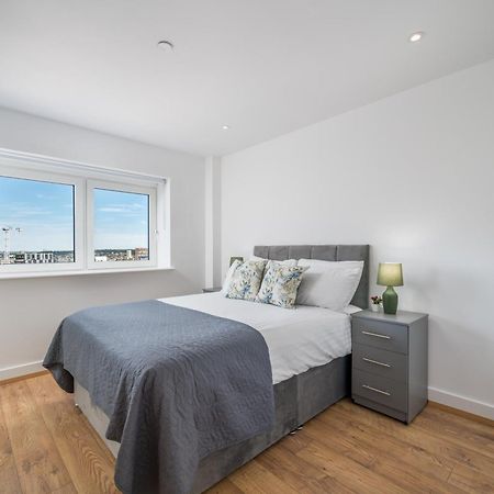Skyvillion - London River Thames Top Floor Apartments By Woolwich Ferry, Mins To London Excel, O2 Arena , London City Airport With Parking Екстериор снимка