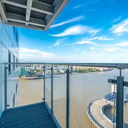 Skyvillion - London River Thames Top Floor Apartments By Woolwich Ferry, Mins To London Excel, O2 Arena , London City Airport With Parking Екстериор снимка