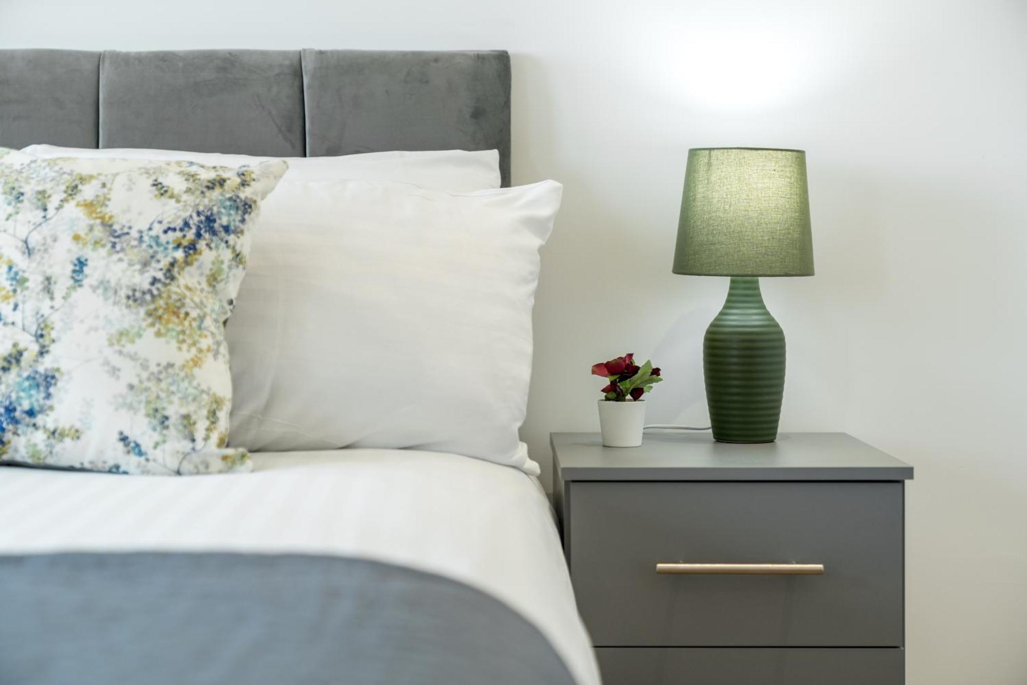 Skyvillion - London River Thames Top Floor Apartments By Woolwich Ferry, Mins To London Excel, O2 Arena , London City Airport With Parking Екстериор снимка