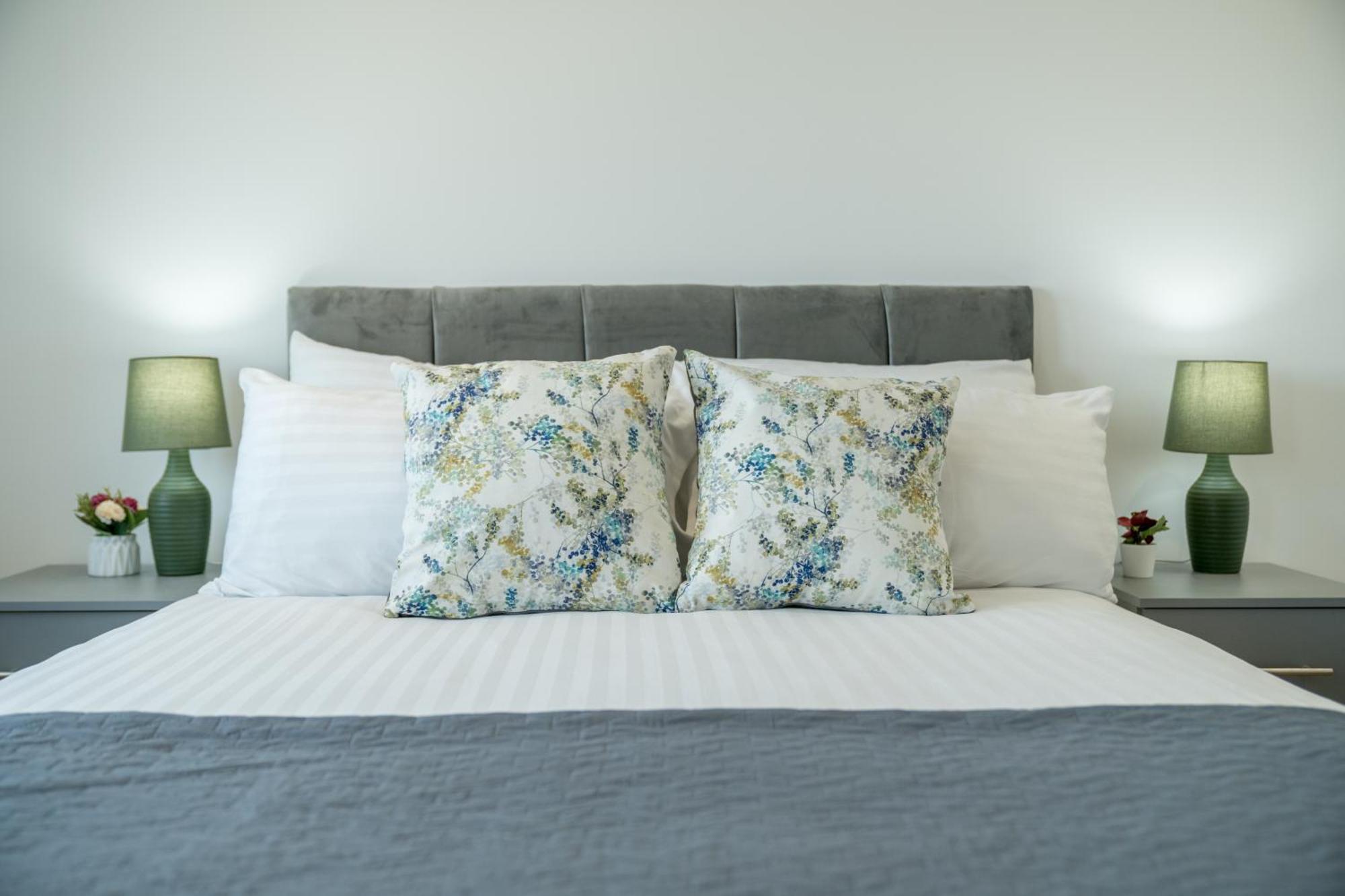 Skyvillion - London River Thames Top Floor Apartments By Woolwich Ferry, Mins To London Excel, O2 Arena , London City Airport With Parking Екстериор снимка