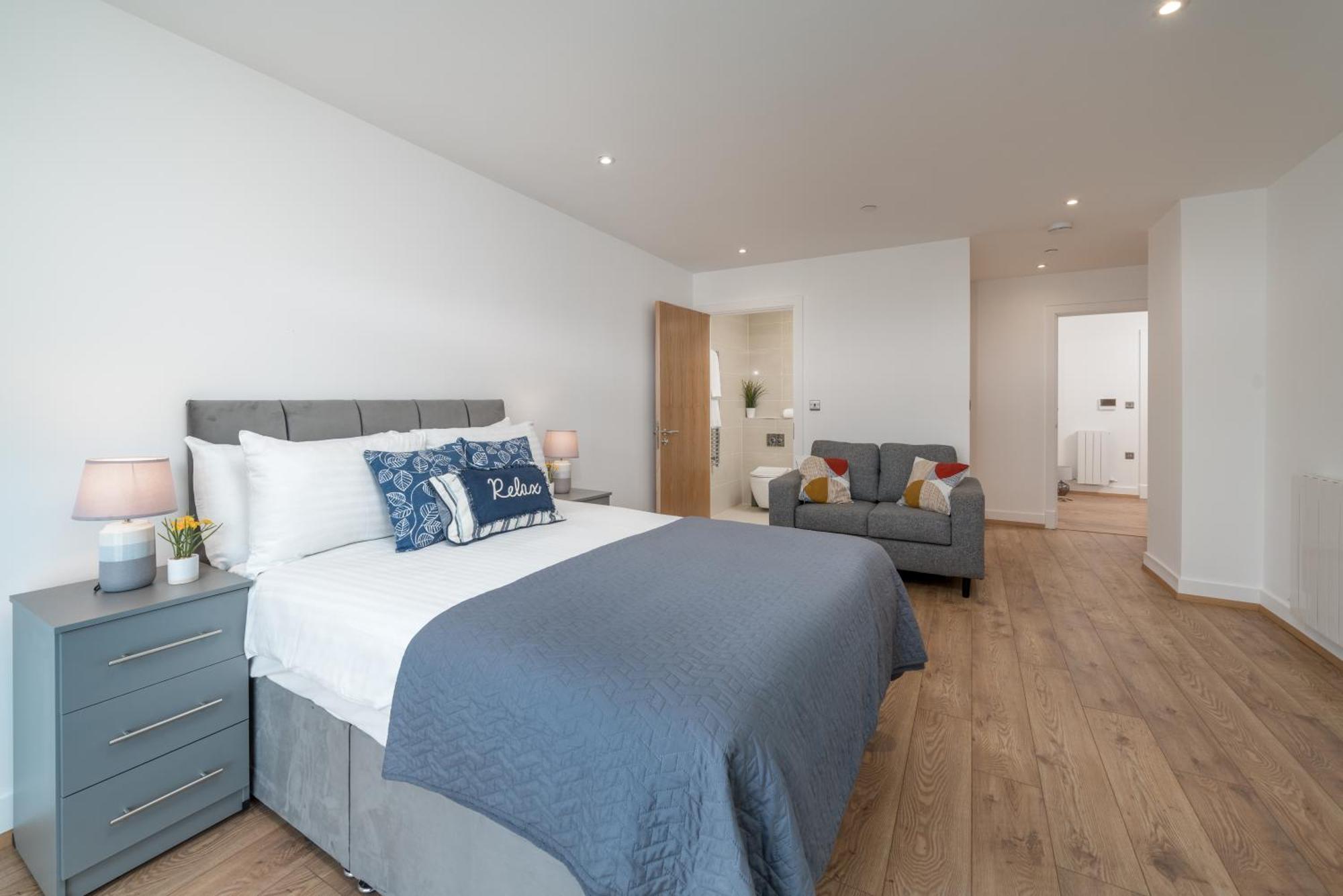 Skyvillion - London River Thames Top Floor Apartments By Woolwich Ferry, Mins To London Excel, O2 Arena , London City Airport With Parking Екстериор снимка