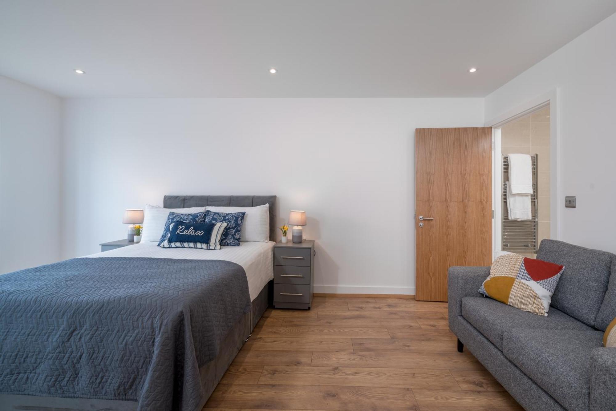Skyvillion - London River Thames Top Floor Apartments By Woolwich Ferry, Mins To London Excel, O2 Arena , London City Airport With Parking Екстериор снимка