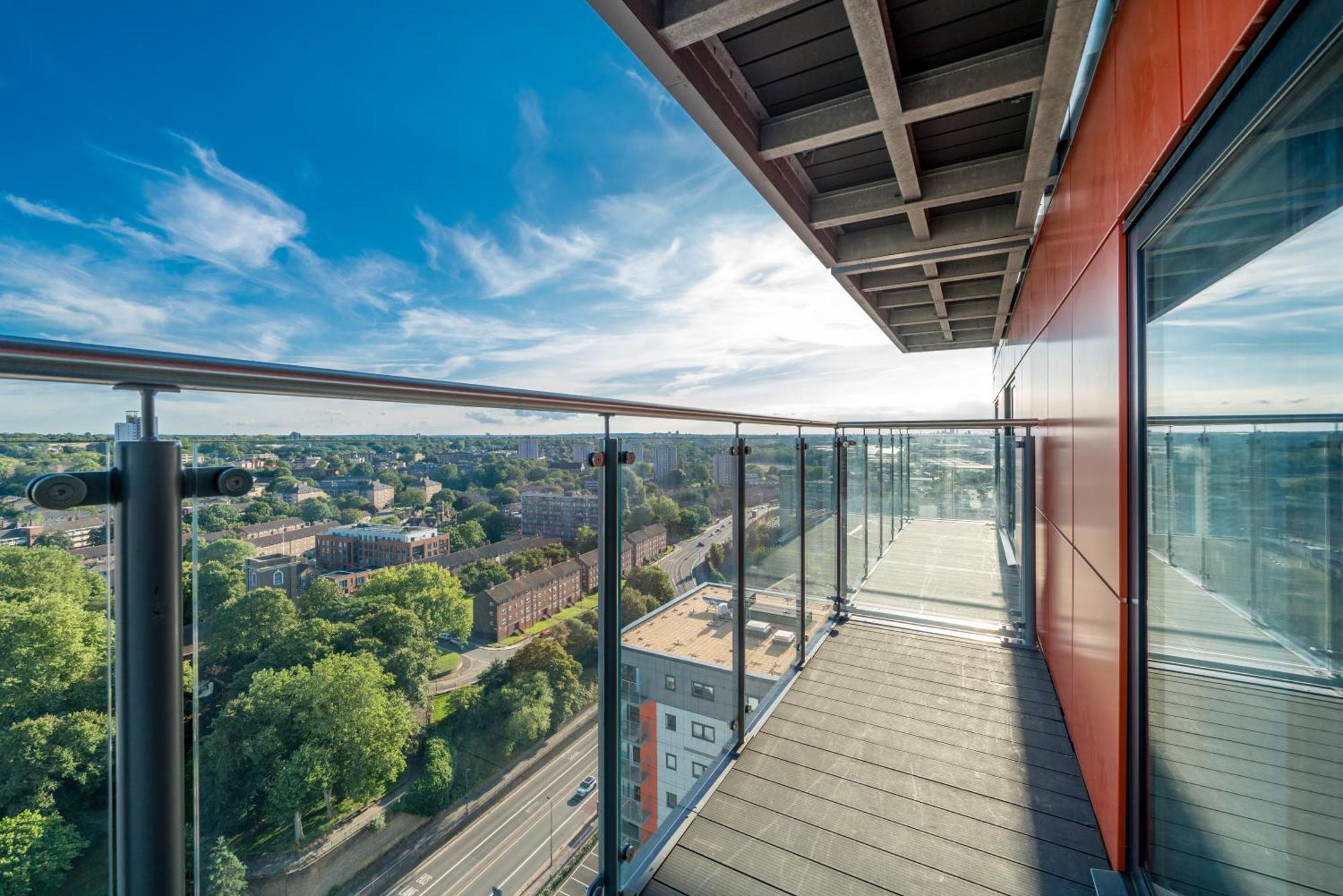 Skyvillion - London River Thames Top Floor Apartments By Woolwich Ferry, Mins To London Excel, O2 Arena , London City Airport With Parking Екстериор снимка